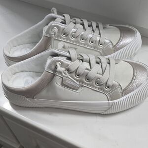 Rocket Dog Women's Casual Sneakers - White and Silver